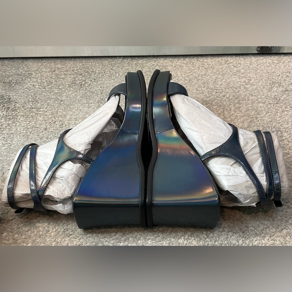 Vince Camuto Platform Wedge Sandal in Gunmetal Holographic ๐โจ - Size 7.5 (NIB) - Picture 10 of 16
